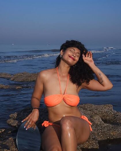 Caren Menon nude photo #3