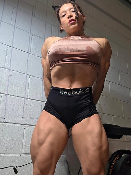 Carolyne Marquez nude photo #2