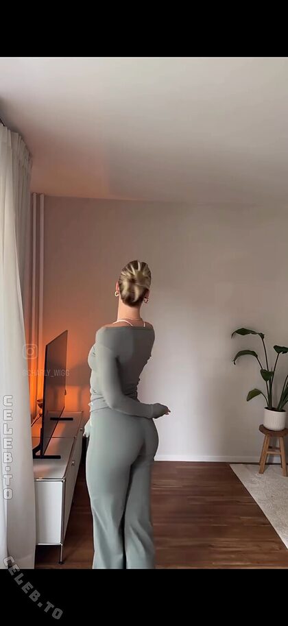 Charly Wigg nude photo #10