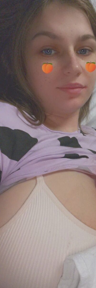 Chloe T. nude photo #5