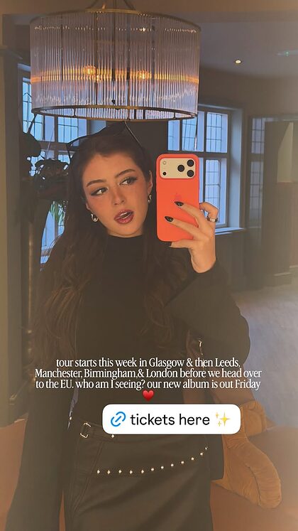 Chrissy Costanza nude photo #9