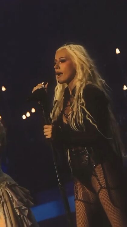 Christina Aguilera nude photo #105
