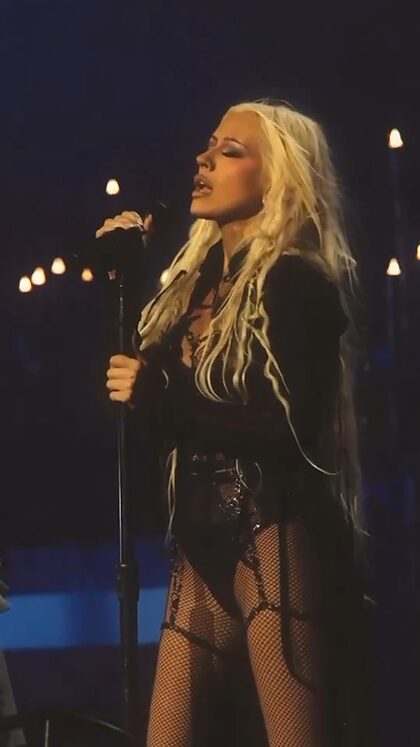 Christina Aguilera nude photo #106