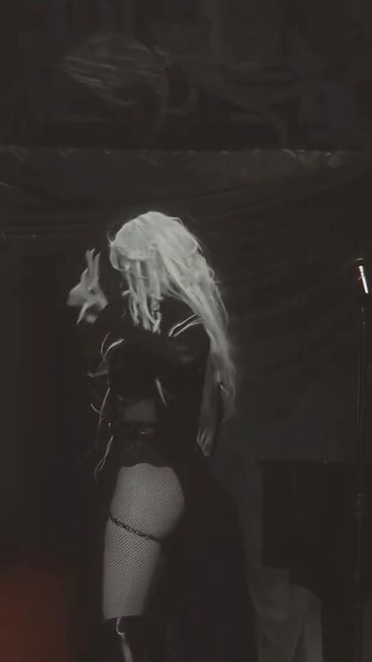 Christina Aguilera nude photo #109