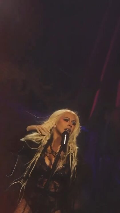Christina Aguilera nude photo #111