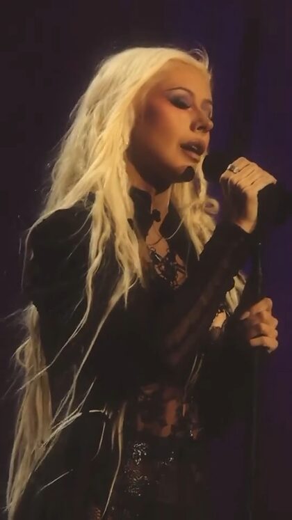 Christina Aguilera nude photo #114