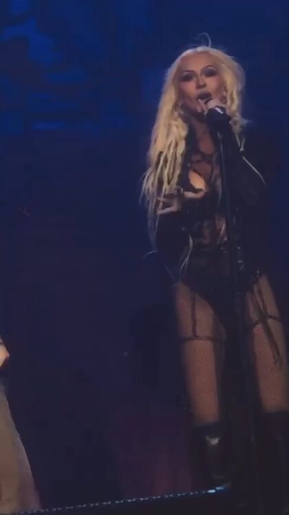 Christina Aguilera nude photo #119