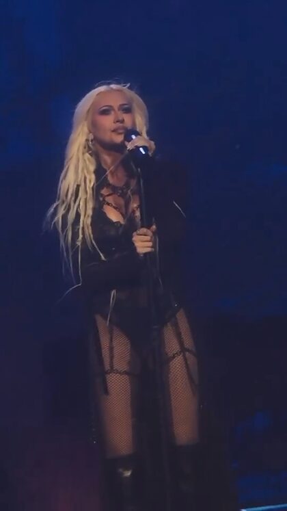 Christina Aguilera nude photo #120