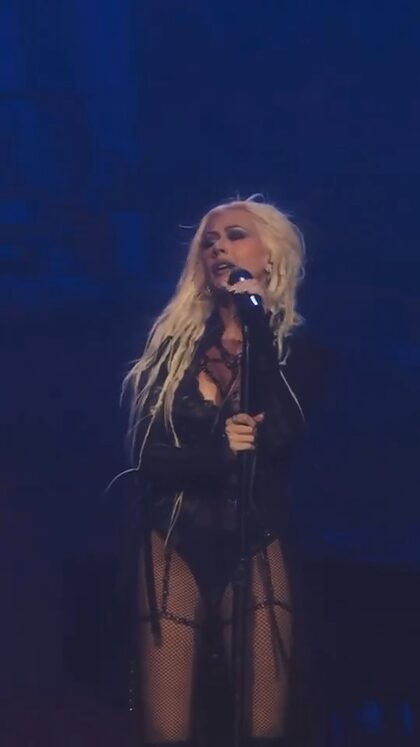 Christina Aguilera nude photo #121