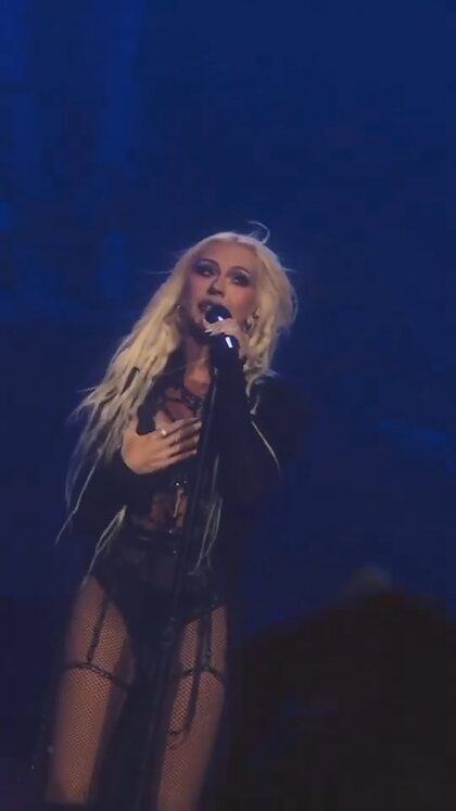 Christina Aguilera nude photo #123