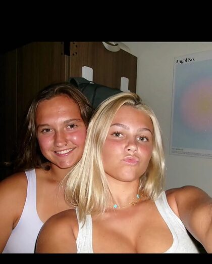 College nude photo #6