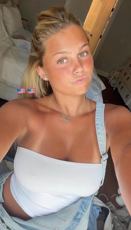 College nude photo #30