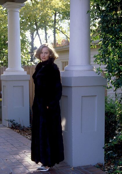 Cybill Shepherd nude photo #10