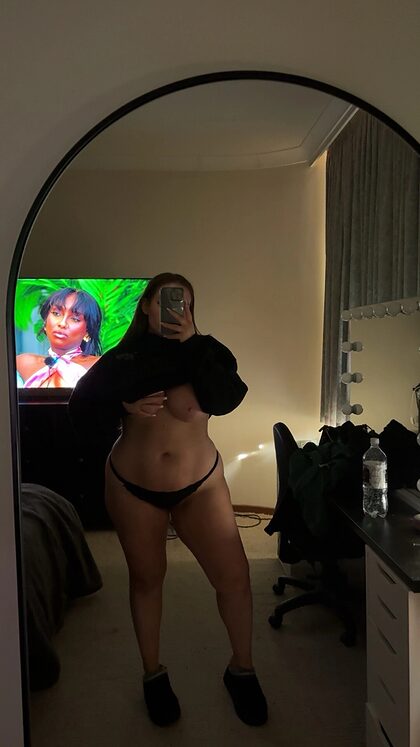 Danielle nude photo #3