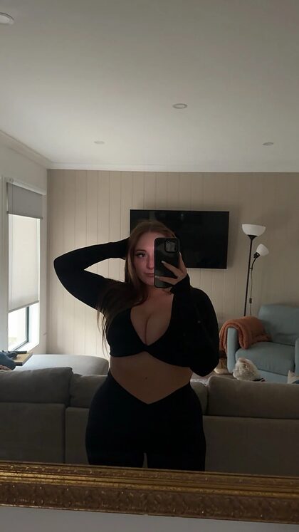 Danielle nude photo #11