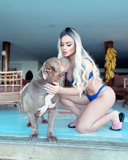 Débora Julia nude photo #10