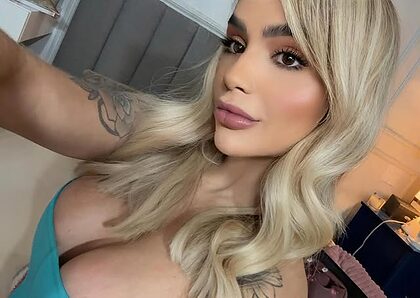 Débora Julia nude photo #25