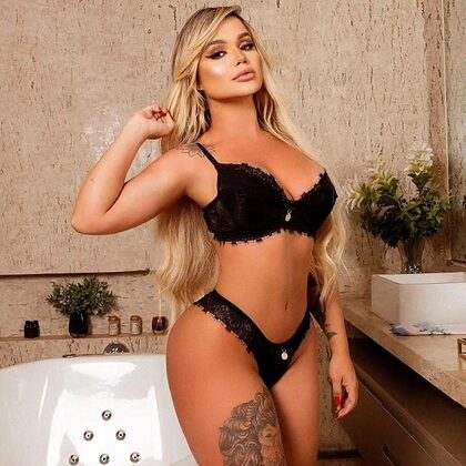 Débora Julia nude photo #43