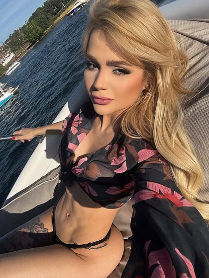 Débora Julia nude photo #90