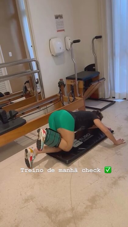 Débora Ozório nude photo #2
