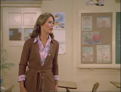 Dee Wallace nude photo #9