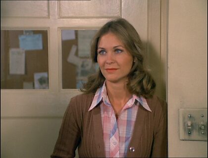 Dee Wallace nude photo #14