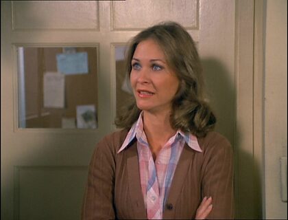 Dee Wallace nude photo #16