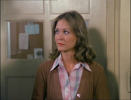 Dee Wallace nude photo #17