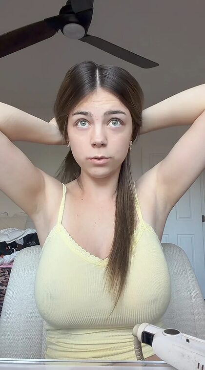 Deez nude photo #1