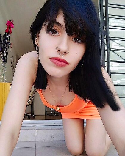 Delfi Holland nude photo #1