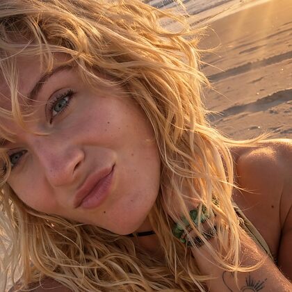 Delia Schweizer nude photo #13