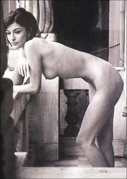 Deniz Akkaya nude photo #10