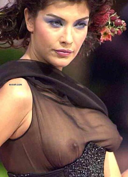 Deniz Akkaya nude photo #20