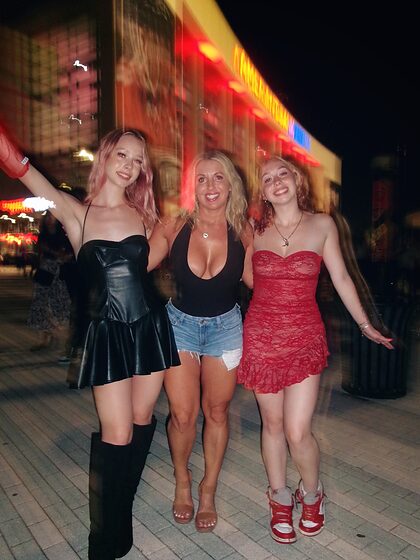 Elizavi nude photo #11