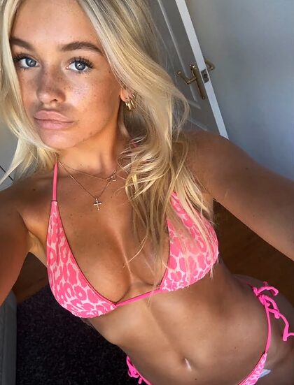 Ella Bradley nude photo #5