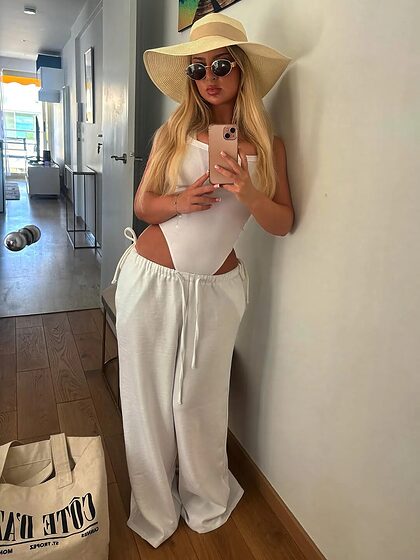 Emily nude photo #58