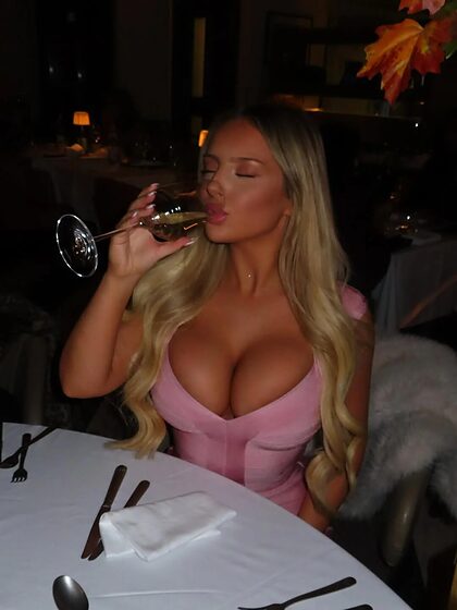 Emily nude photo #80