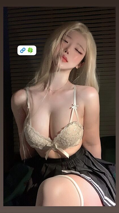 Evawishx nude photo #11