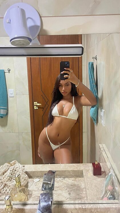 Evelly Alves nude photo #1