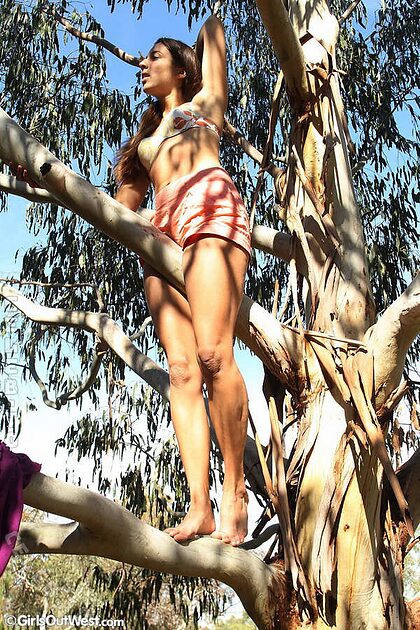 Flora nude photo #378
