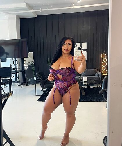 Forevercurlybri nude photo #77