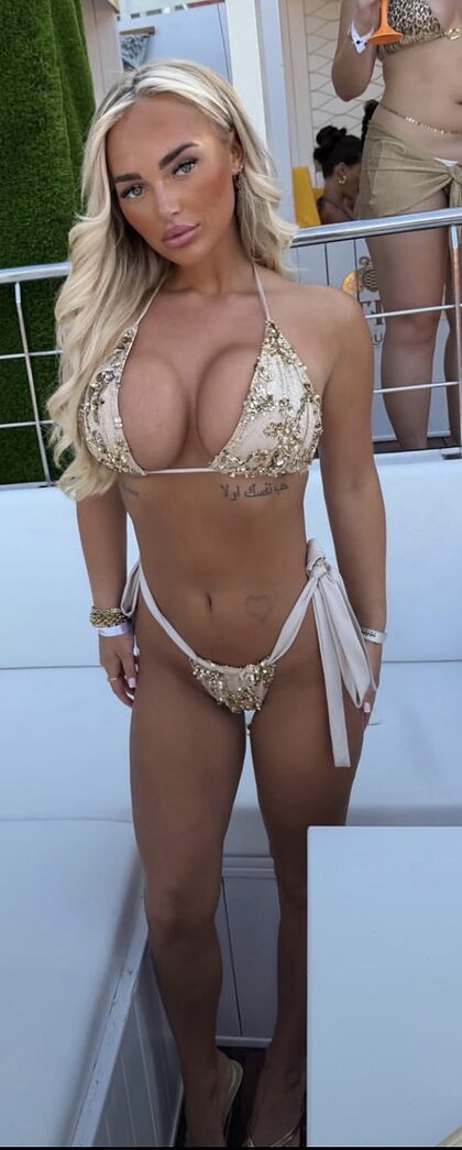 godblesslaur nude photo #4