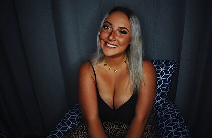 Gracie W nude photo #1