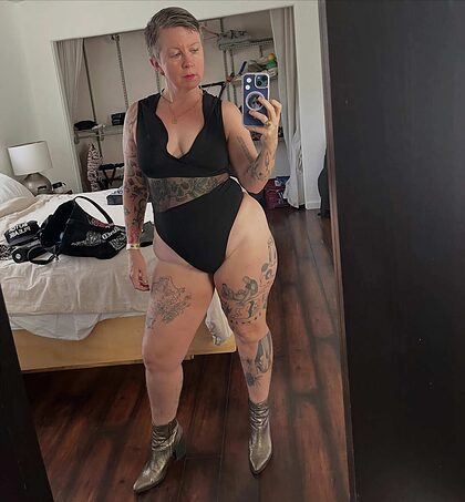 Grannies GILFs nude photo #53