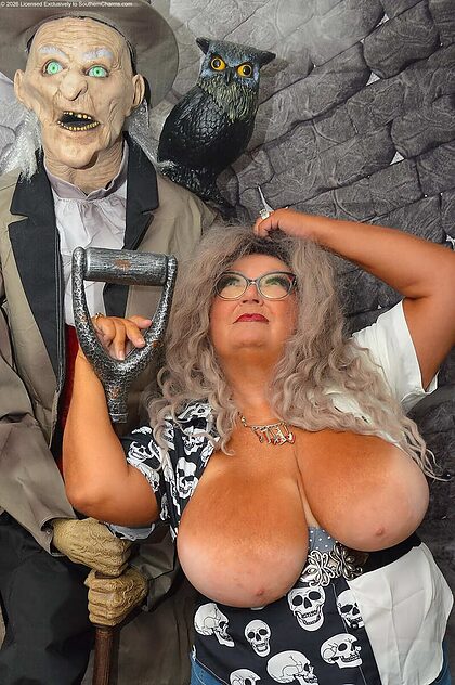 Grannies GILFs nude photo #69