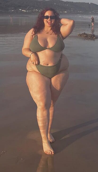 H Curviest Thiccest Growing nude photo #27