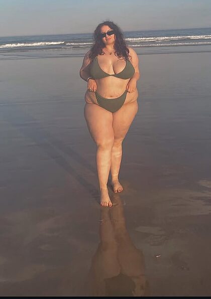 H Curviest Thiccest Growing nude photo #29