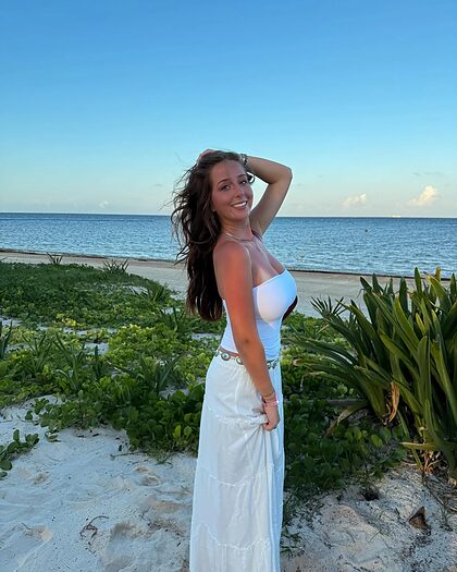 Haley N. nude photo #10