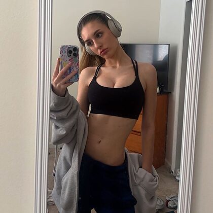 Hallie Francesca nude photo #1