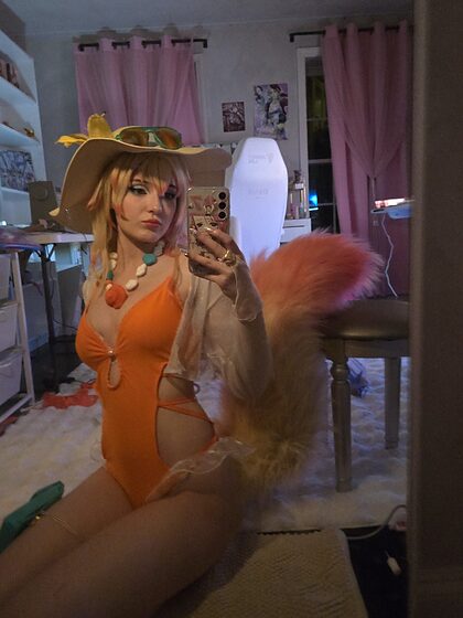 Harley nude photo #3